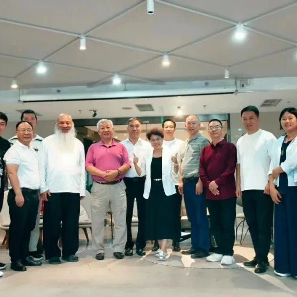 对标先进学经验 赋能医疗提质效—— 宝丽上元赴通用健康医疗集团旗舰店参观学习